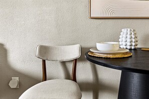 Interior - NEW- Remodeled/Chic/Downtown/MedCenter/Conference (Houston)