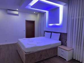 Comfort-hus - udsigt til pool | Strygejern/strygebræt, gratis Wi-Fi