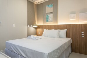 Ferros/tábuas de passar roupa, acesso à internet, roupa de cama