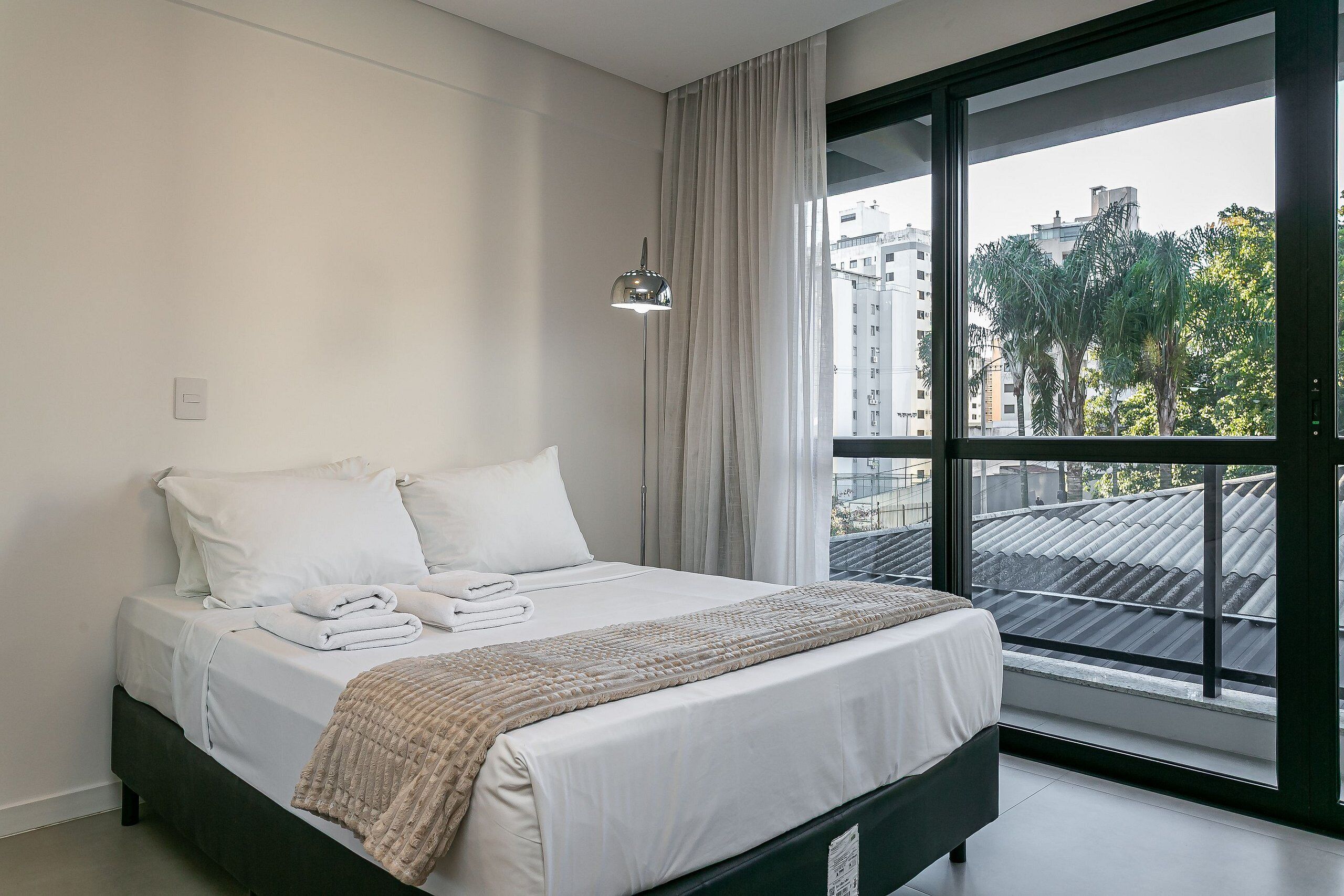 1 quarto, acesso à internet, roupa de cama