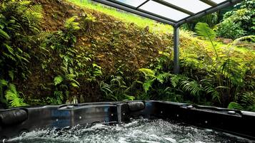 Bain à remous extérieur