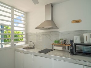 Fridge, microwave, oven, coffee/tea maker