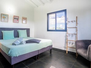 3 bedrooms, travel crib, WiFi, bed sheets