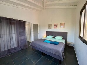 3 bedrooms, travel cot, WiFi, bed sheets