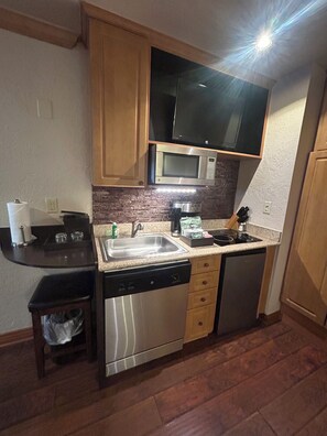 Microwave, oven, stovetop, dishwasher