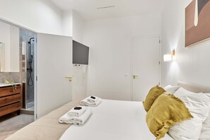 شقة | 1 غرفة نوم ومساحة عمل للكمبيوتر المحمول ومكواة/لوح كي وملاءات أسرّة