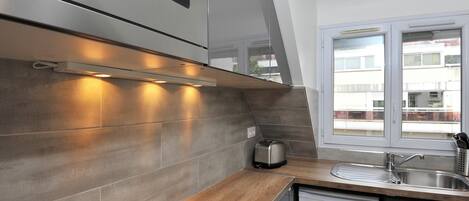 Classic Suite, City View | Private kitchen