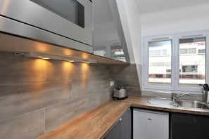 Classic Suite, City View | Private kitchen