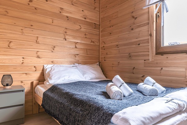 House | 3 bedrooms, individually furnished, bed sheets