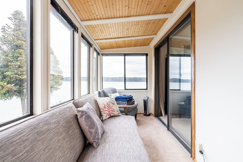 Puget Sound Waterfront Beach House - Kayaks, Views & Easy Seattle Access