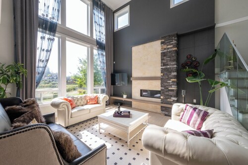 Luxury Lakeview Retreat – Morgan Creek Golf Stay