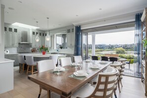 Dining - Luxury Lakeview Retreat – Morgan Creek Golf Stay (Surrey)