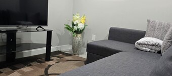 Exquisite Studio close to Airport and amenities!
