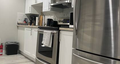 Exquisite Studio close to Airport and amenities!