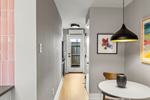 Interior - NEW Remodeled Heights Luxury / High End / King Bed / Walk to Trail / Sleeps 4 (Houston)