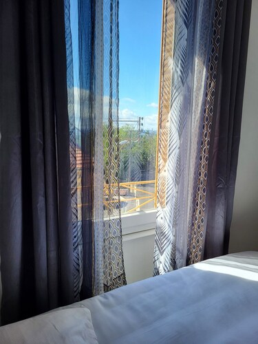 Suite mansardée avec vue dégagée – Thiers centre, proche gare