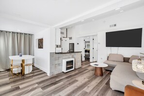 TV, fireplace