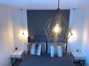 2 habitaciones, tabla de planchar con plancha, wifi y ropa de cama 