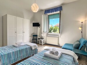 Iron/ironing board, free WiFi, bed sheets