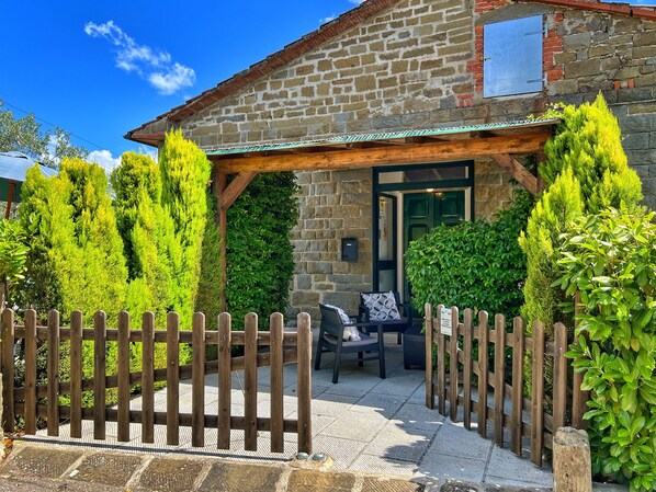 المنشأة من الخارج