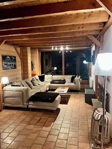Semi-detached chalet in the heart of Courchevel Village