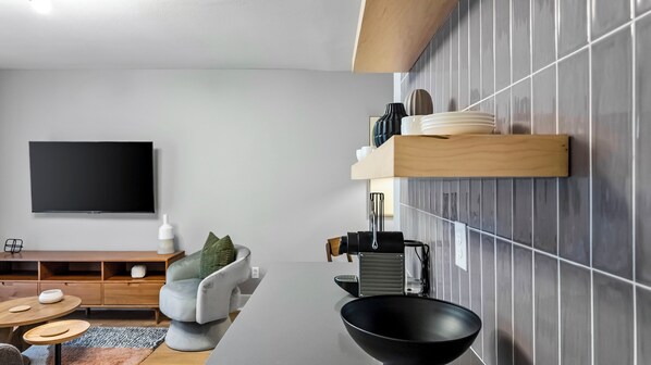 Interior - NEW Remodeled Heights Luxury / High End / King Bed / Walk to Trail / Sleeps 4 (Houston)