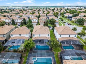 Exterior - Luxury 9BR w/ Arcade, Pool & Resort Waterpark – Near Disney (Four Corners)