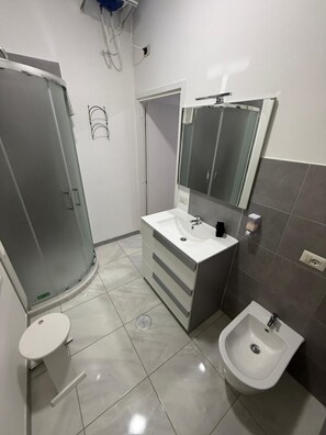 Shower, hair dryer, bidet, towels - From the aunts !civitavecchia (Civitavecchia)