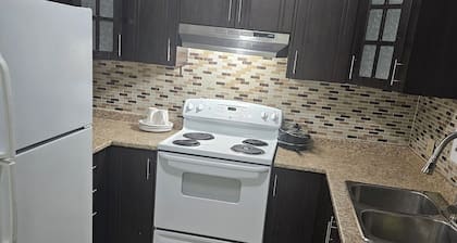 Cozy&Peaceful 3 bedroom house available 20 mins to perrson airport