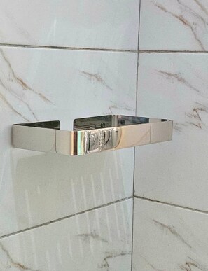 Desk, laptop workspace, free WiFi - Gibson Motel (Mbarara)