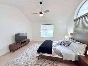 4 bedrooms, WiFi, bed sheets