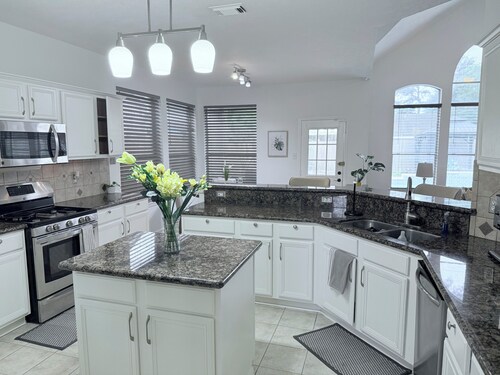 4-bedroom house in wonderful Spring with a pool