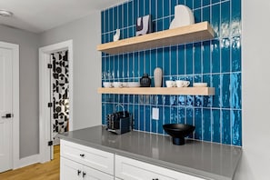 Interior - NEW Remodeled Heights Luxury / High End / King Bed / Walk to Trail / Nespresso (Houston)