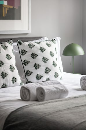 Cortinas blackout, tabla de planchar con plancha y wifi gratis
