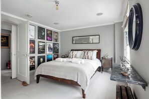 Tirai kedap cahaya, setrika/meja setrika, dan Wi-Fi gratis