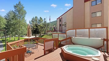 Condo (2 Bedrooms) | Property amenity