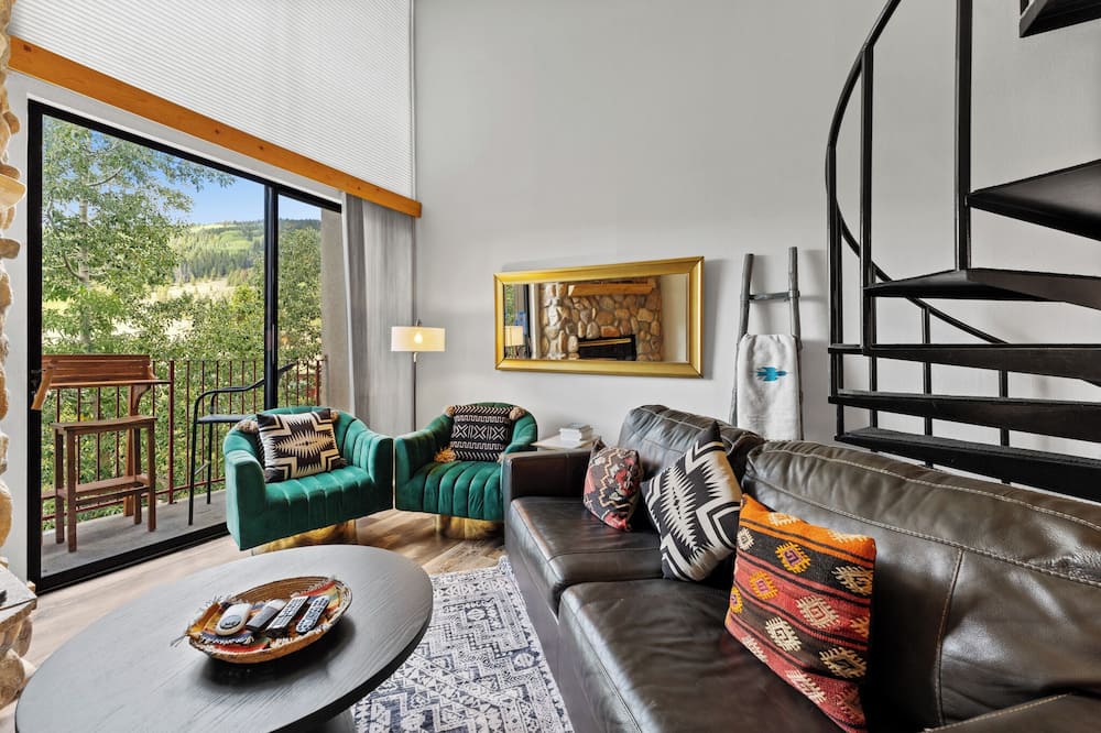 Summit House East #313
