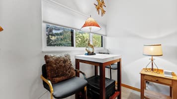 ์ฝ๋ (2 Bedrooms) | ์ธ๊ด