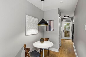 Dining - NEW Remodeled Heights Luxury / High End / King Bed / Walk to Trail / Nespresso (Houston)