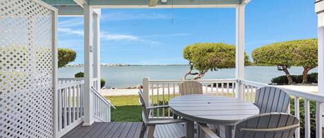 屋外ダイニングエリア