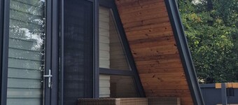 A frame cabin with AC and firepit in Baia Mare