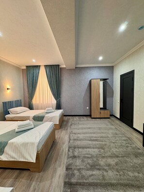 Laptop workspace, blackout curtains, iron/ironing board, free WiFi