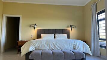 4 habitaciones, tabla de planchar con plancha, wifi y ropa de cama