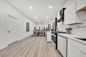 Kühlschrank, Ofen, Herdplatte, Geschirrspüler