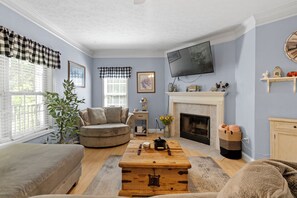 Smart TV, fireplace