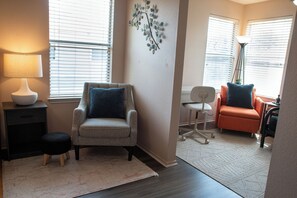 Interior - Modern 3BR by Park, Sleeps 8, 1Gig Wi-Fi, Garage Parking (Pflugerville)