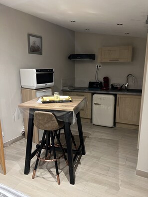 Private kitchen - Cosy, quiet studio with outdoor jacuzzi (Le Beausset)