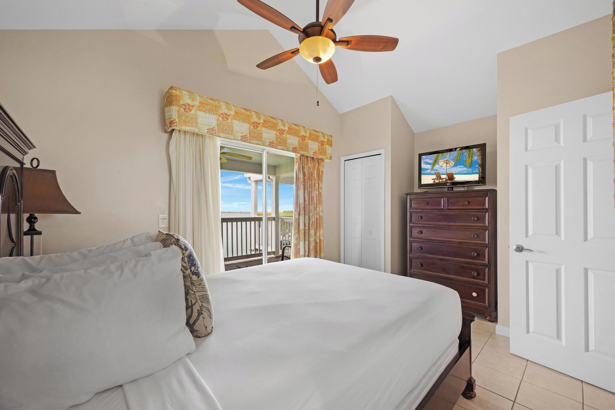 2 slaapkamers, een strijkplank/strijkijzer, reisbedje, gratis wifi