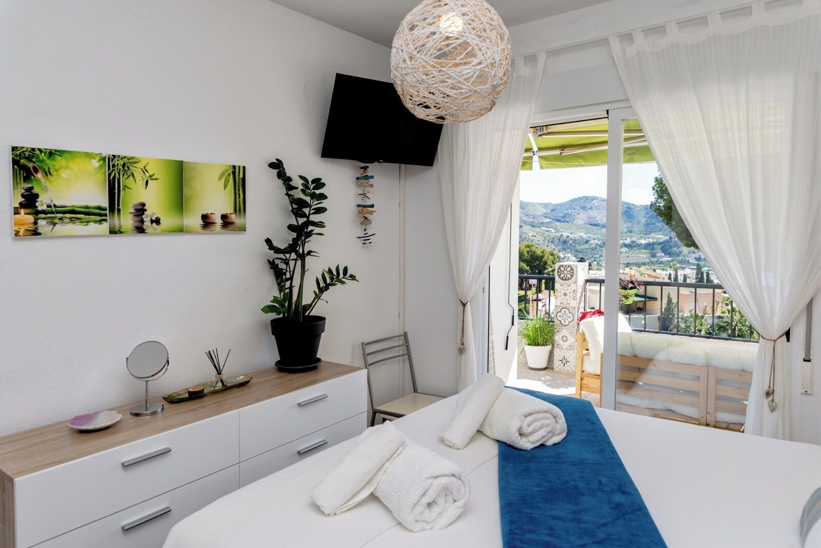 2 slaapkamers, een kluis op de kamer, een strijkplank/strijkijzer