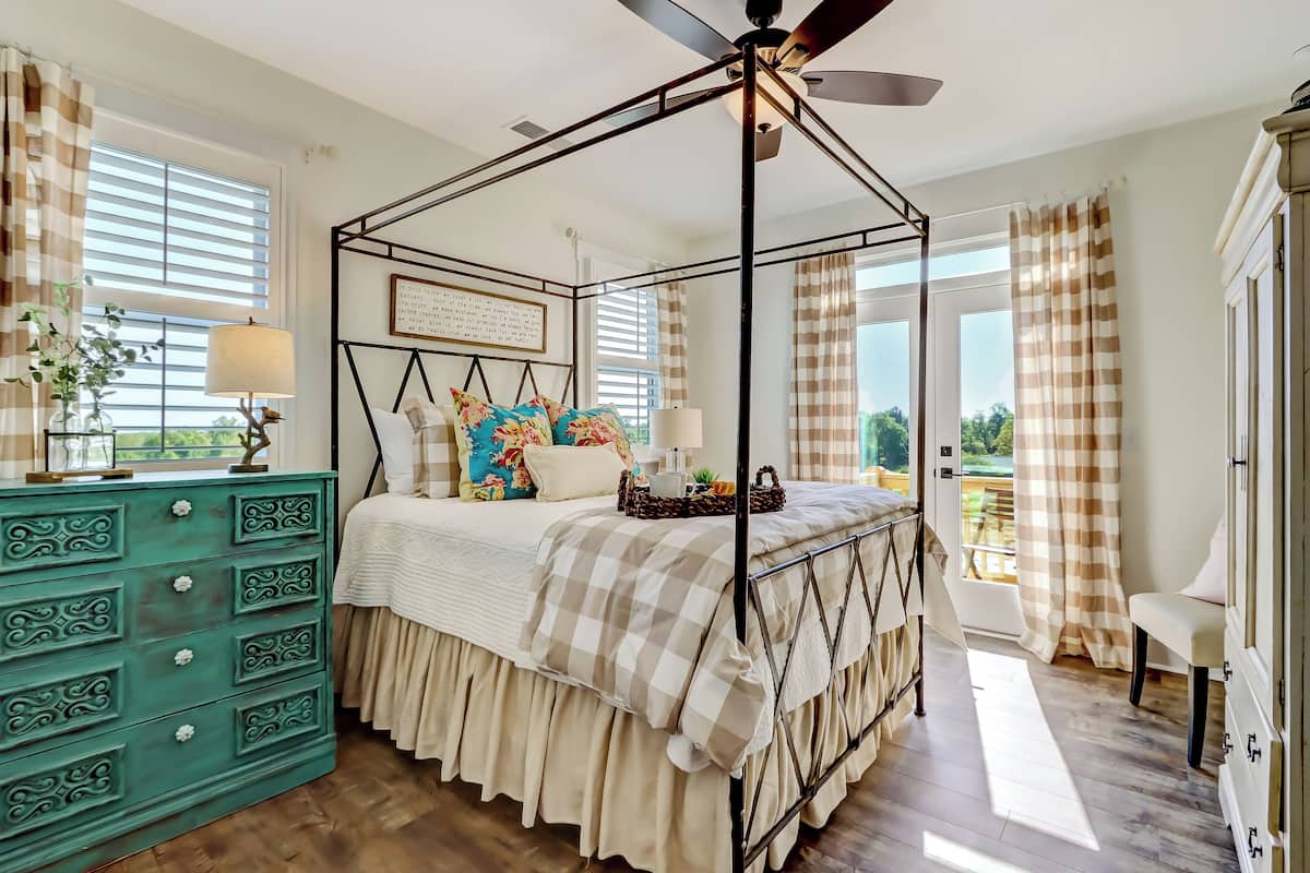 Classic-Zimmer, 1 Queen-Bett, Balkon, Bergblick | Hochwertige Bettwaren, Daunenbettdecken, Bügeleisen/Bügelbrett